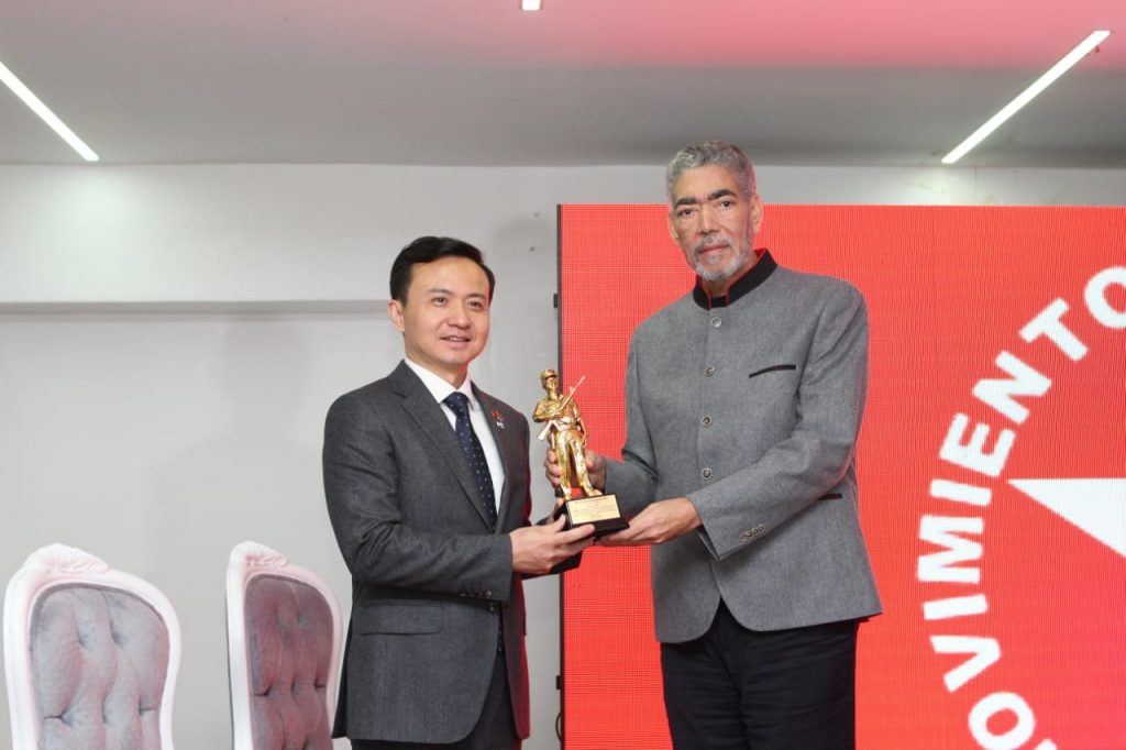 MIU entrega reconocimiento al embajador Zhang Run de la RPCH