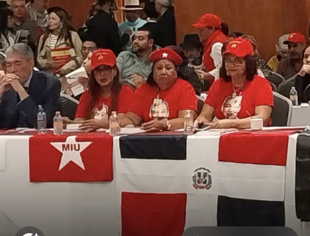 Delegación MIU destaca símbolo tricolor dominicano en México