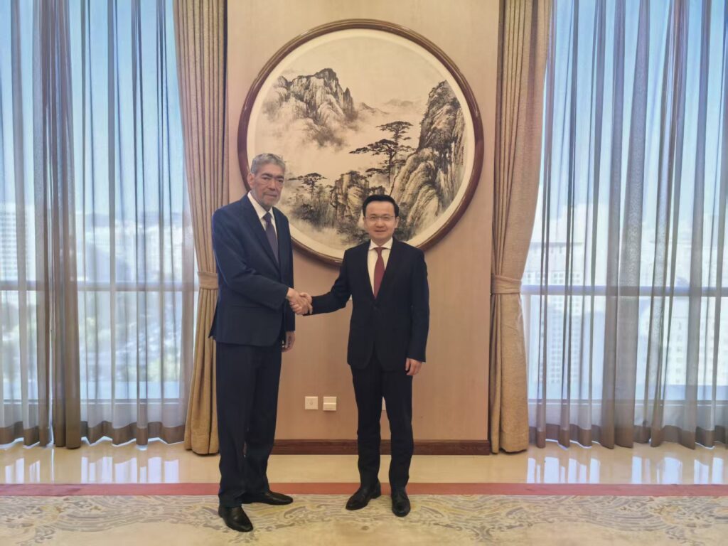 Encuentro con el primer embajador de China en RD