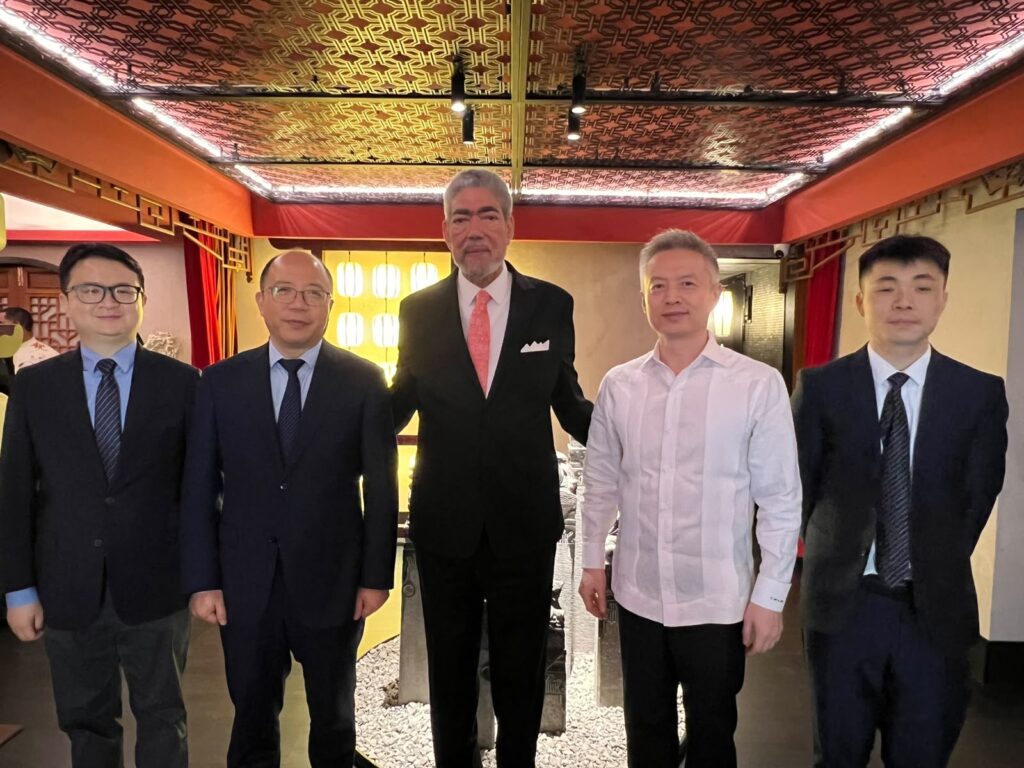 Miguel Mejía encabeza encuentro del MIU con delegación del Partido Comunista de China en RD