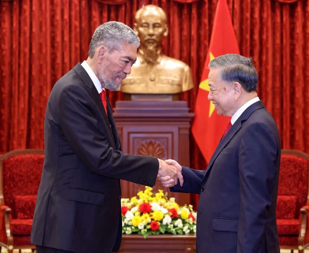 Máximo dirigente vietnamita recibe en audiencia secretario general del MIU